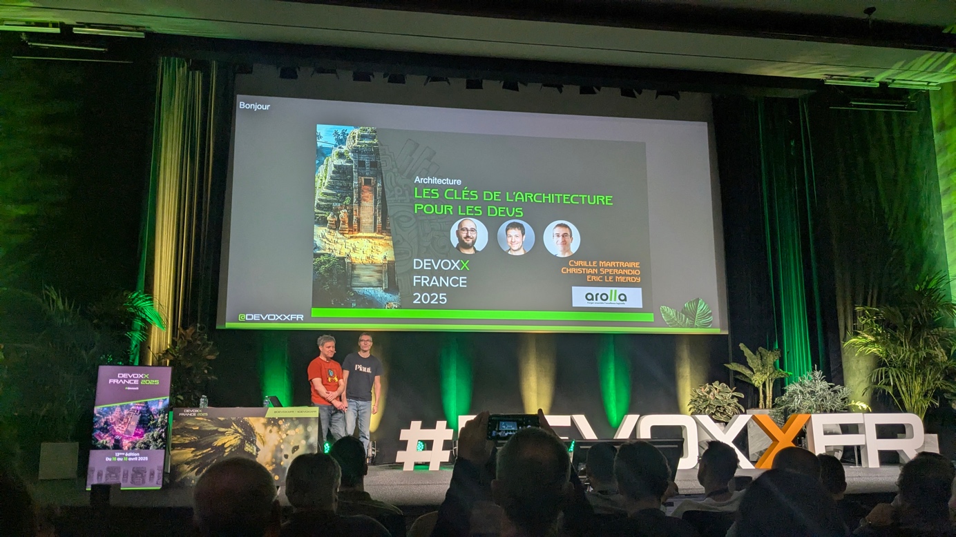 Cyrille Martraire et Eric Le Merdy sur la scène de Devoxx France 2025